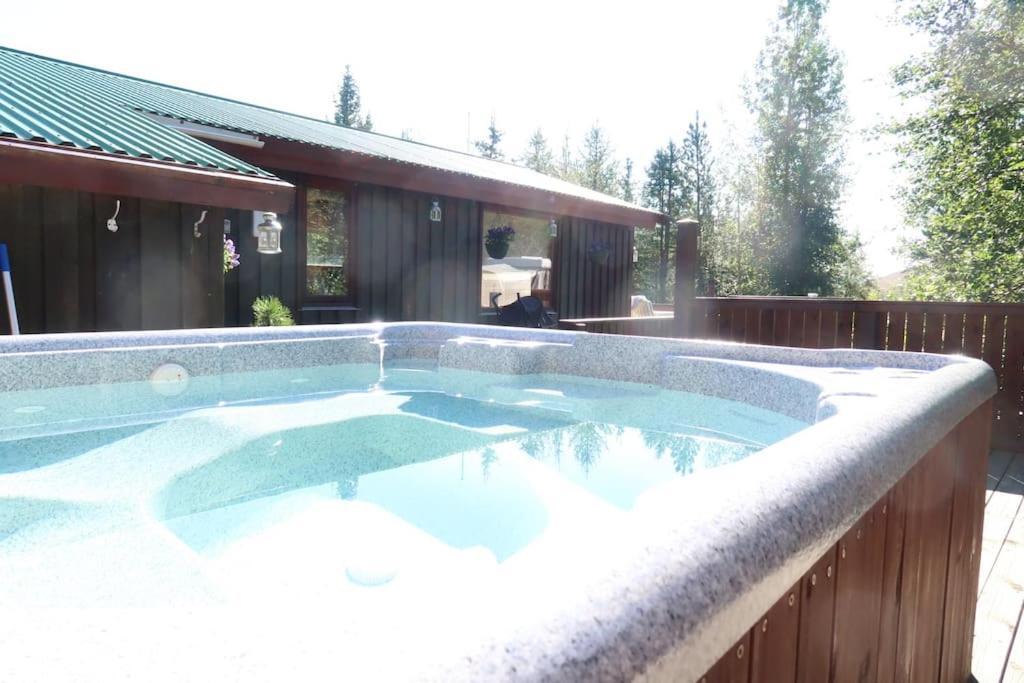 Cottage With Hot Tub In Beautiful SurroundingsHroarsstathir エクステリア 写真