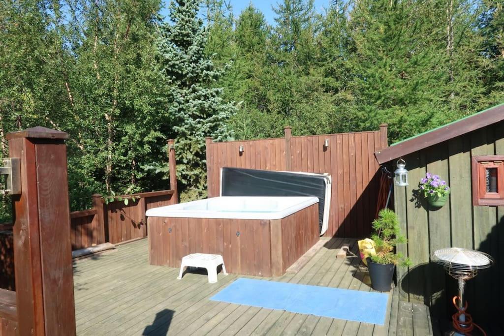 Cottage With Hot Tub In Beautiful SurroundingsHroarsstathir エクステリア 写真