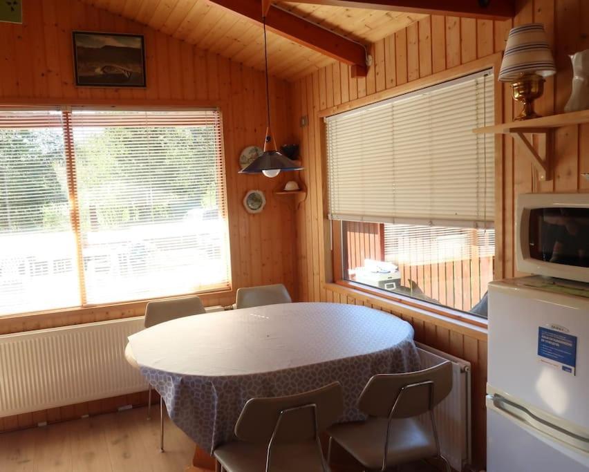 Cottage With Hot Tub In Beautiful SurroundingsHroarsstathir エクステリア 写真